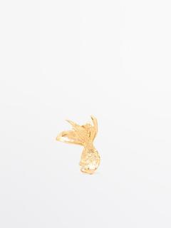Oferta de Ear cuff detalle flor por $55,5 en Massimo Dutti